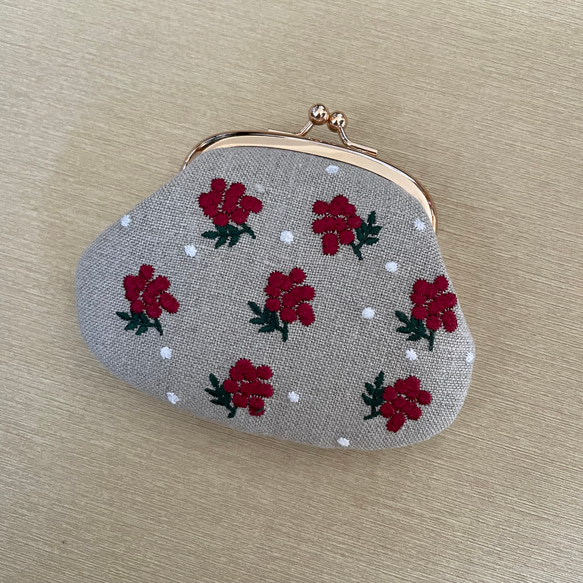 （両面刺繍）刺繡がまぐち　赤い実　　リネン