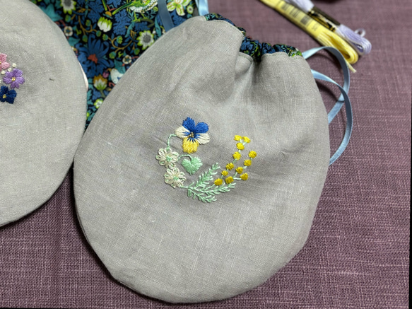 【再販＊受注製作】刺繍の丸底ポーチ☆ミモザとパンジー