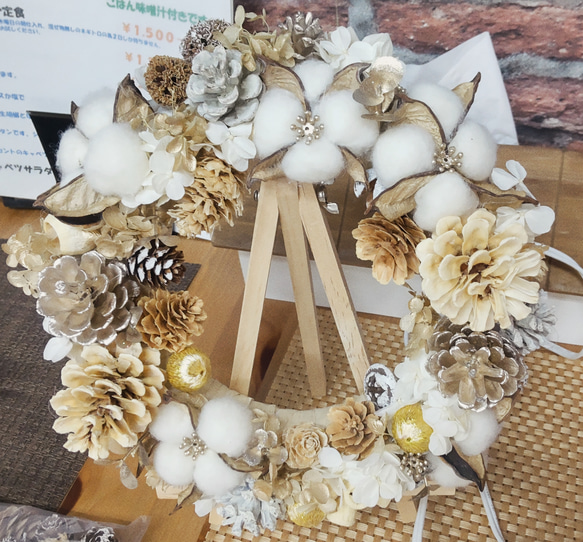 Whitewinterwreath