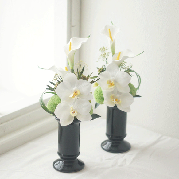 【仏花】カラーと胡蝶蘭とピンポンマムの仏花（お手持ちの花立にに飾っていただけます）