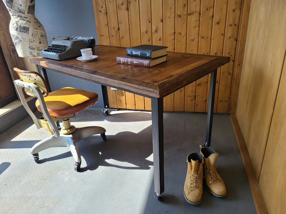 IRON LEG DINING TABLE on caster