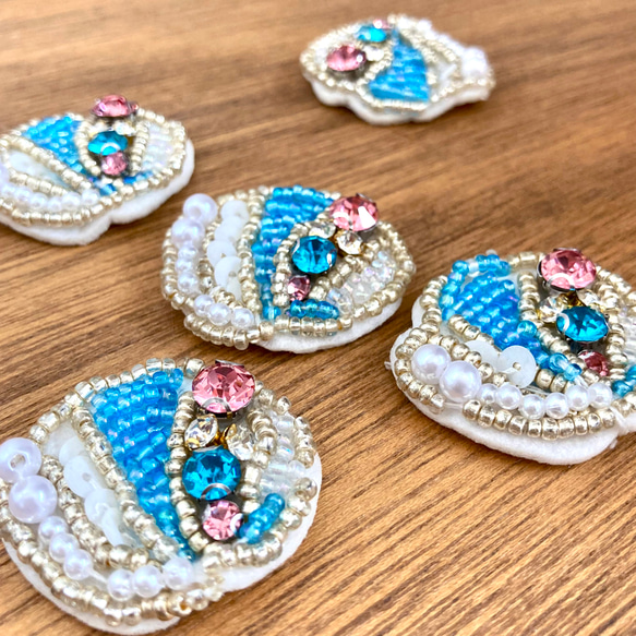 貝殻（シェル）　ビーズ刺繍モチーフ　（ブローチやヘアゴムなどのアクセサリーに）