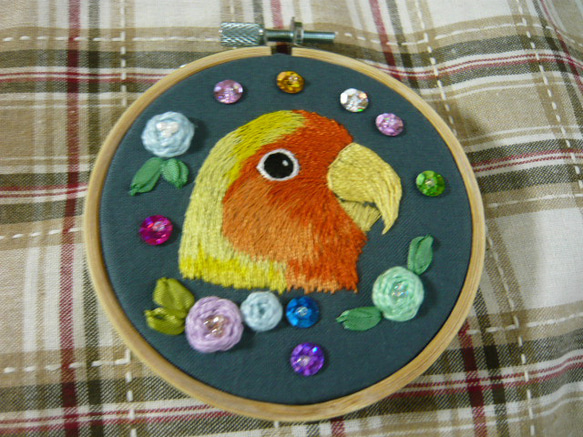 コザクラインコ　刺繍枠　飾り