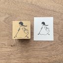 【黒髪のお散歩おんなのこ】イラストはんこ　3cm角　ラバースタンプ