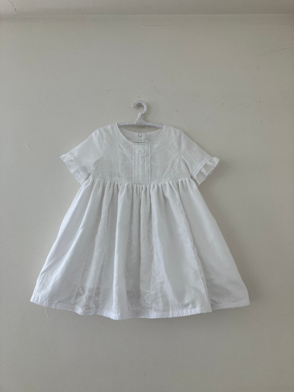 子供服　女の子ワンピース　　白レース　size100