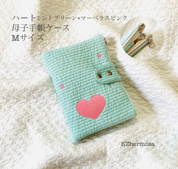 Mサイズ　ハート　ミントグリーン×マーベラスピンク　母子手帳ケース　カードポケット12ポケ　ヌビ 刺繍　B6サイズ用