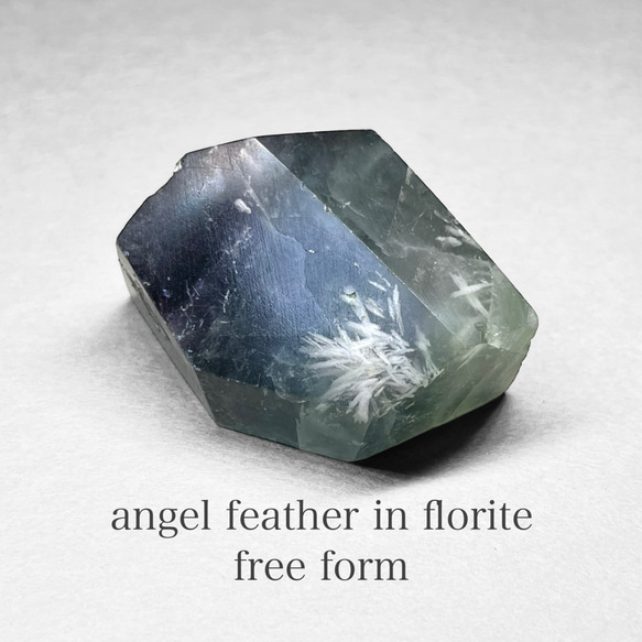 angel feather in fluorite / エンジェルフェザーインフローライトA (レインボーあり )