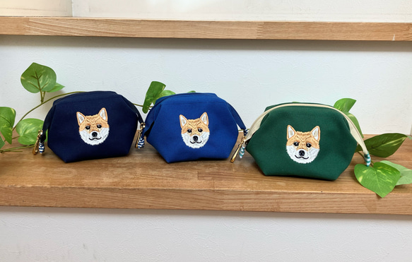 刺繍のワイヤーポーチSサイズ〈柴犬/ネイビー・グリーン・ブルー〉