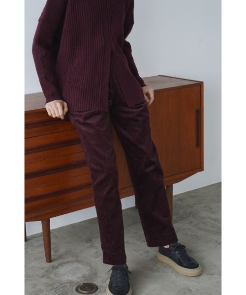 CORDUROY TAPERED PANTS