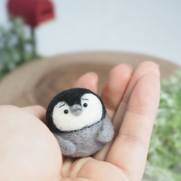 【受注製作】まゆペンギンのひな -薄目orぱっちりおめめ-　羊毛フェルト