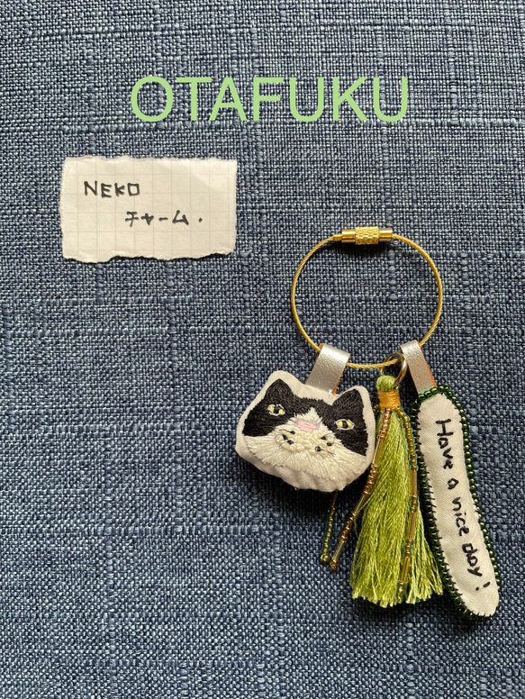 『NEKOチャーム』　猫チャーム　刺繍　刺繍チャーム　ハンドメイド