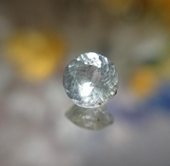 ルチル入り フェナカイト　ロシア産　1.1ｃｔ