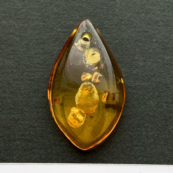 穴あきバルティックアンバー[167] 30x18mm 8Cts　天然石 ／ ルース ／カボション