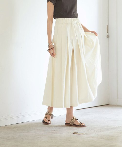 VOLUMY PLEATS SKIRT