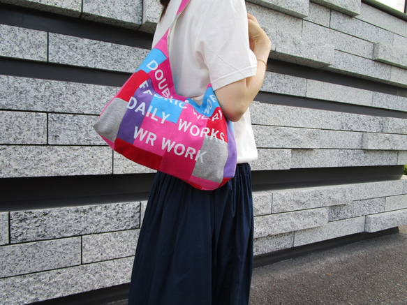 MULTI PATCH WORK LIGHT SHOULDER BAG / COLOR / MULTI PINK