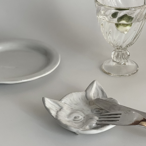 white cat dish