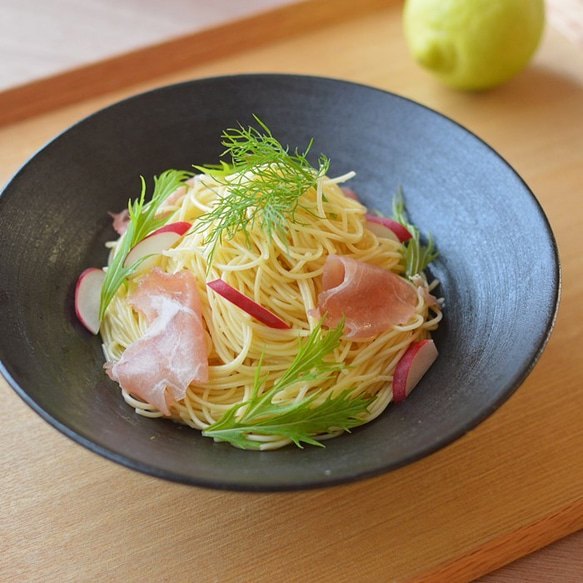 天目鉢（大）／黒・焼き〆陶器（レンジ、オーブン、食洗機ＯＫ）