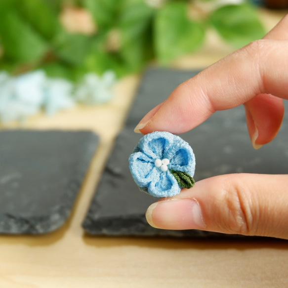 つまみ細工の紫陽花マグネット　青　葉っぱつき