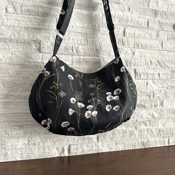 三日月バッグ  -   Dainty Florals Onyx