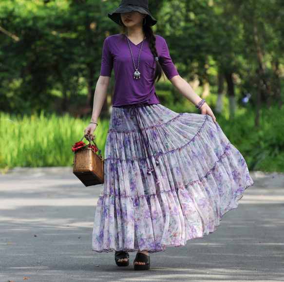 紫の花と繊細な光沢で優雅に華やぐ♪ヘアゴム付きティアードスカート