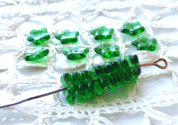 20個　花　緑　チェコビーズCzech Glass Beads