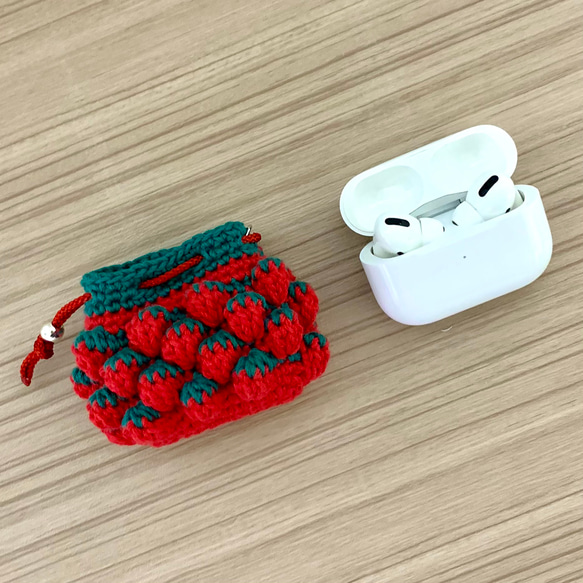 ストロベリー  iphoneのAirPods Proケース　専用ホルダー