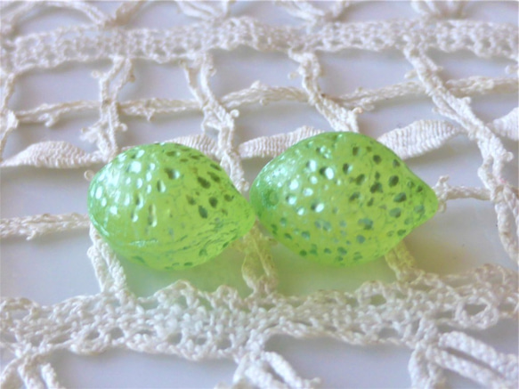 Lime　チェコビーズCzech Glass Beads２個