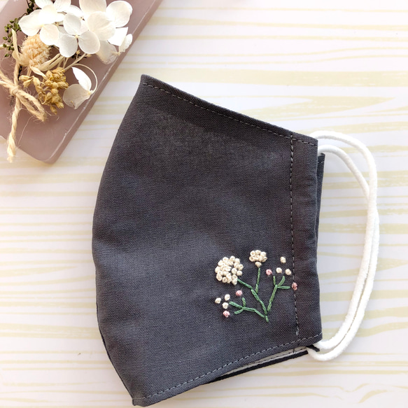 まん丸お花の刺繍のマスク(ダークグレー)