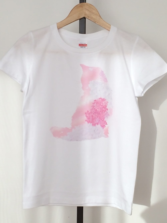 かわいい子猫とライラックのＴシャツ　ピンク　受注制作　サイズいろいろ