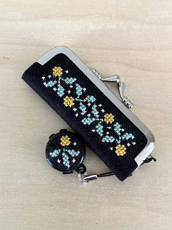 がま口　印鑑ケース　刺繍　柚子　黒地