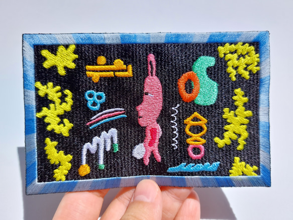 ウサギのリズム空間 ブルー 青 小サイズ ワッペン アップリケ パッチ 刺繍 兎 ウサギ ホームメイド 明るい 音楽