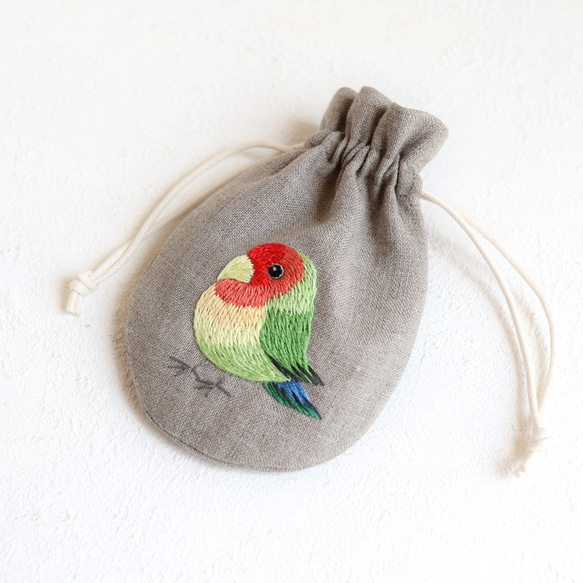 【サイズ・ポーチ変更可】コザクラインコさんの刺繍リネンミニ巾着【受注生産】