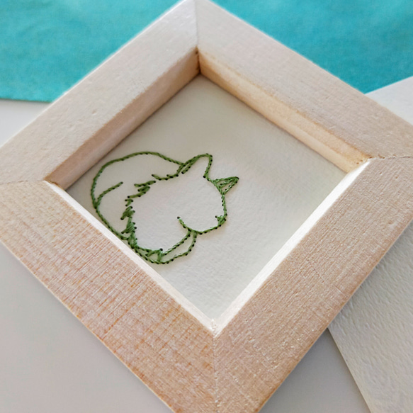 紙刺繍アート　小さな額『見上げるねこ』