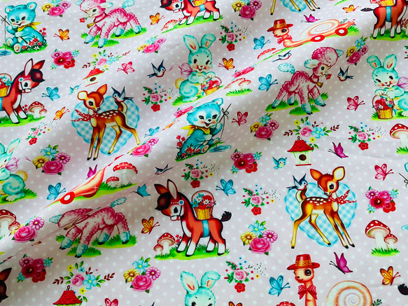 日本初上陸　第2弾　Fiona Hewitt Fabric “Pink animal”