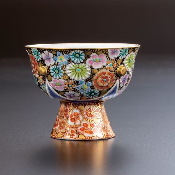 伊野正峰 日本の伝統工芸品【九谷焼】 K8-2038 酒杯 金襴花詰　高聡文　1個（直送品）