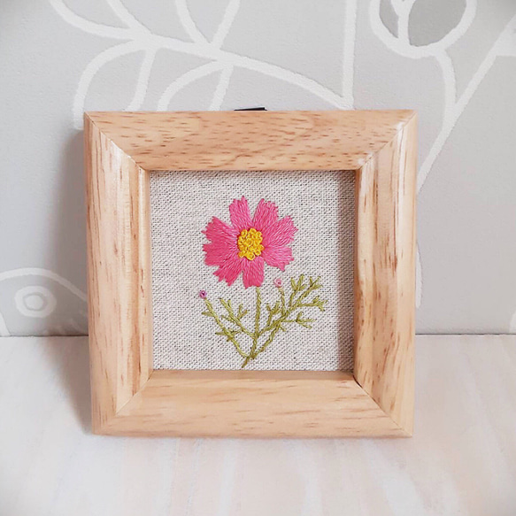 刺繍フレーム コスモス　秋桜　お花の刺繍　 壁飾り インテリア雑貨