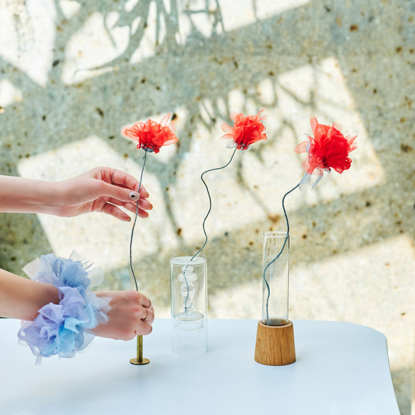 自由に曲げて空間にとける咲き編みの花｜小さい赤い花