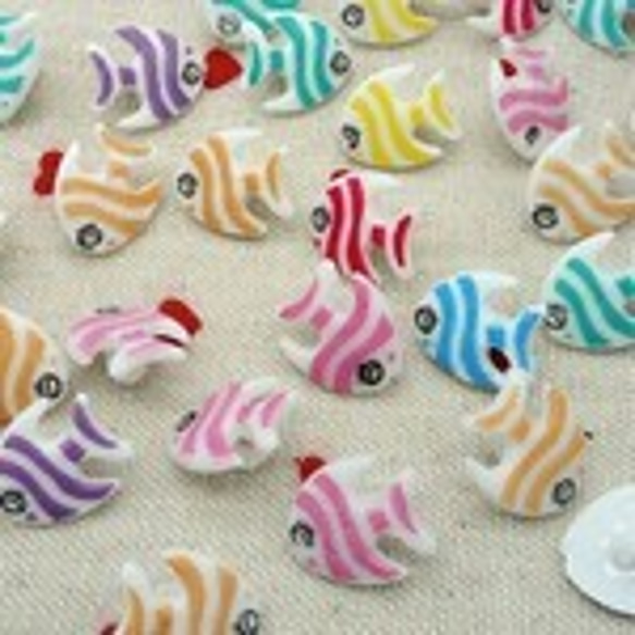 魚のプラステックボタン*直輸入*約14×18mm*10個セット