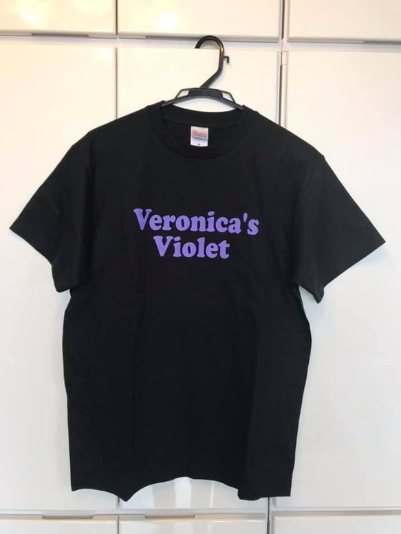 サイズＬ（レディース　ＸＬサイズ相当）Veronicas Violet Tシャツ　ロゴ紫