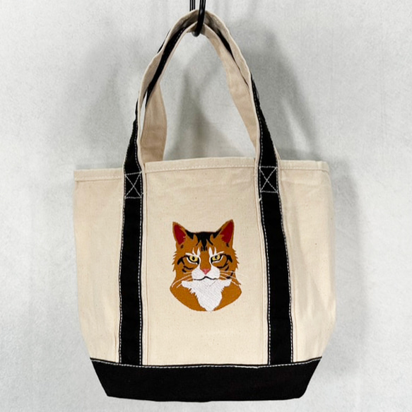 【送料無料】猫の刺繍の外ポケット付き キャンバスバイカラーミニトートバッグ＜ナチュラル×ブラック＞