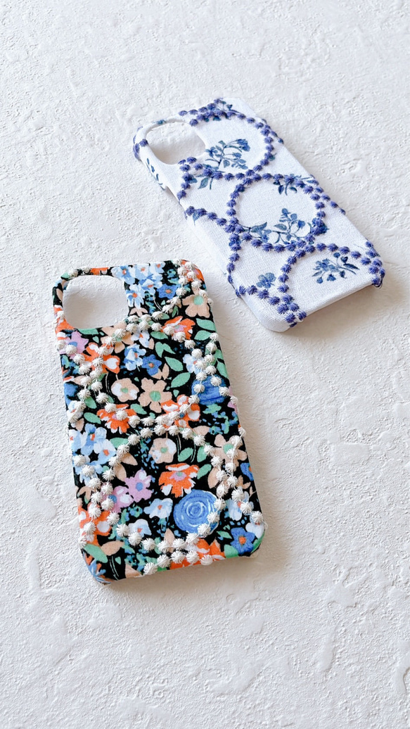 サークル刺繍小花　iPhoneケース