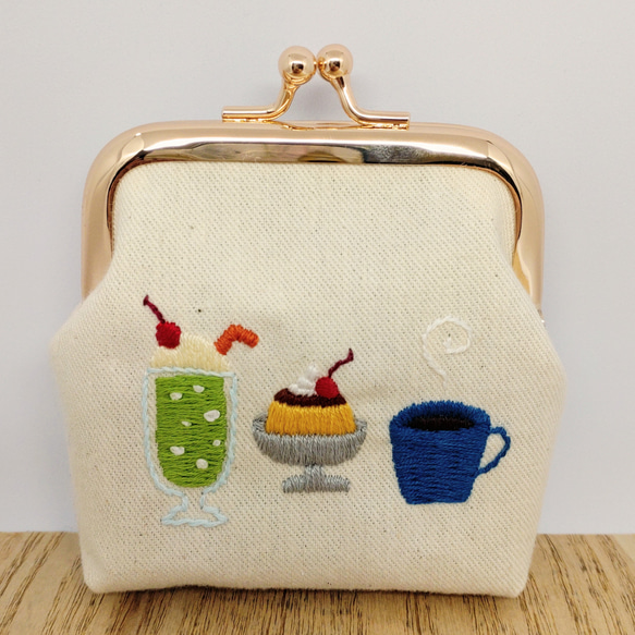 【受注生産】手刺繍純喫茶のがま口(Ｍサイズ)