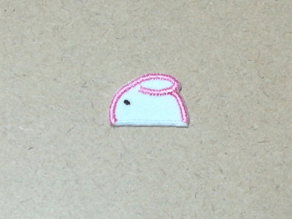 縁取り刺繍かわいいかまぼこうさぎワッペン/食べ物 カマボコ 蒲鉾 兎 ウサギ