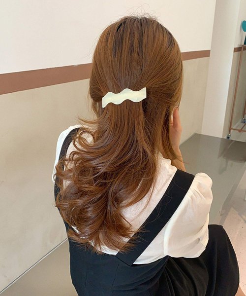 韓国風 ナミナミ ヘアクリップma 【即納】 ヘアアクセ ヘアピン バレッタ クリップ うねうね なみなみ ウェーブ 波状 波柄 ニュアンス べっ甲 プレゼント