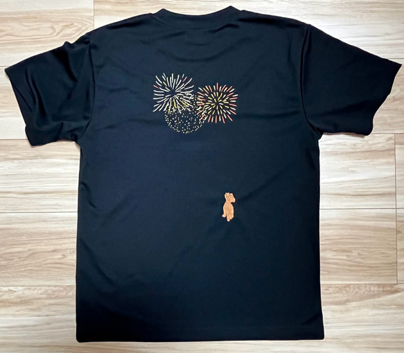 刺繍　花火とトイプードル柄Tシャツ Mサイズ　ポリエステル4.4オンス