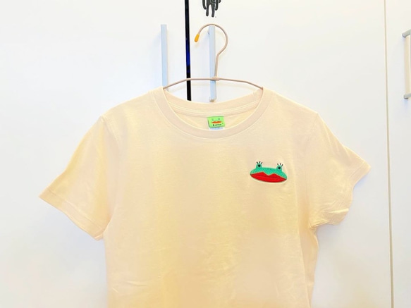 E *グループTシャツアフロッグヘッド電動刺繍ベージュTシャツ