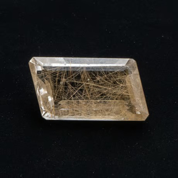 【繊細な黄金の針が魅力】ルチルクォーツ 11.55ct