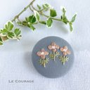 ３本の花の刺繍ブローチ②