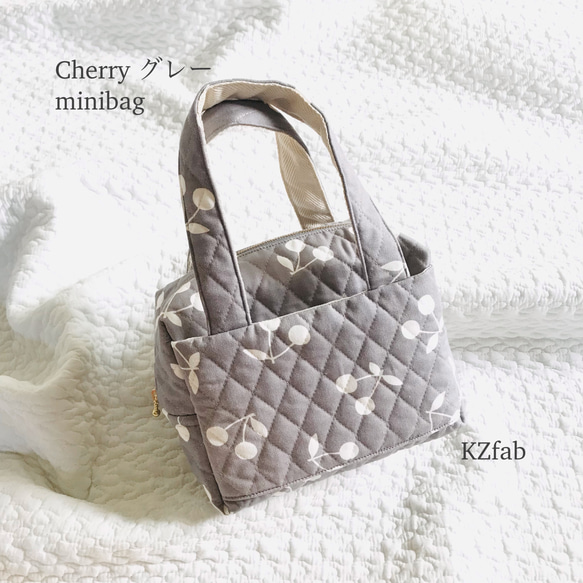 Cherry グレー　mini bag  受注制作　さくらんぼ　ミニバッグ　おむつポーチ　お着替え　バッグ　ボストン