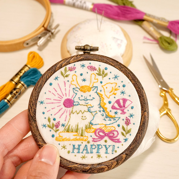 [刺繍キット]2024年 happy辰年 刺繍飾り